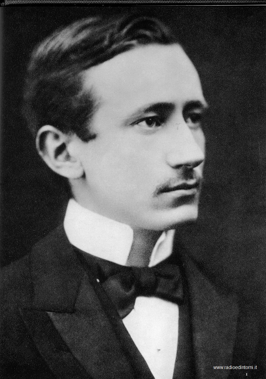 Guglielmo Marconi, nel 1899, a 25 anni, a Londra